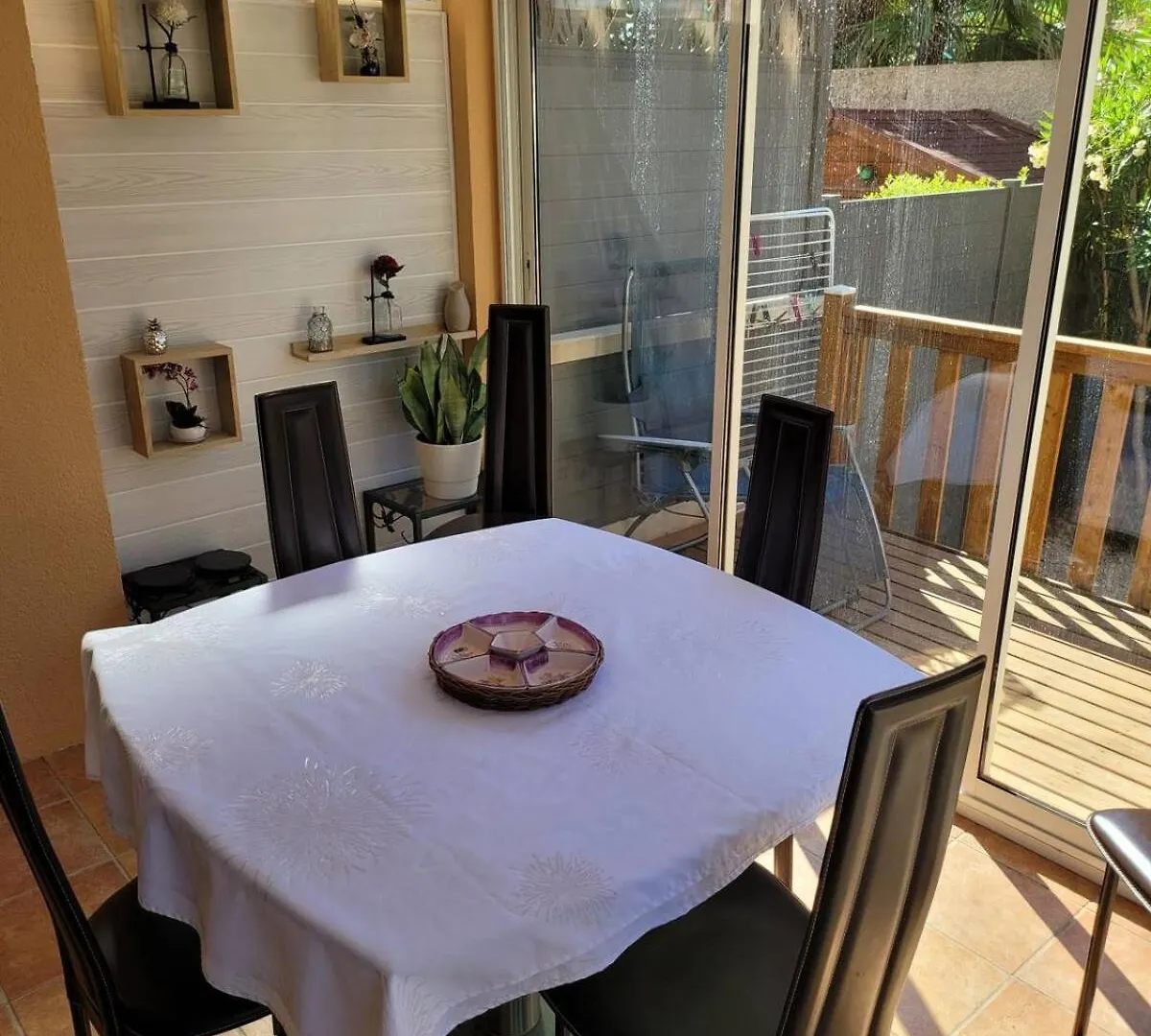 Un Coin De Paradis La Londe-les-Maures 0*,  France